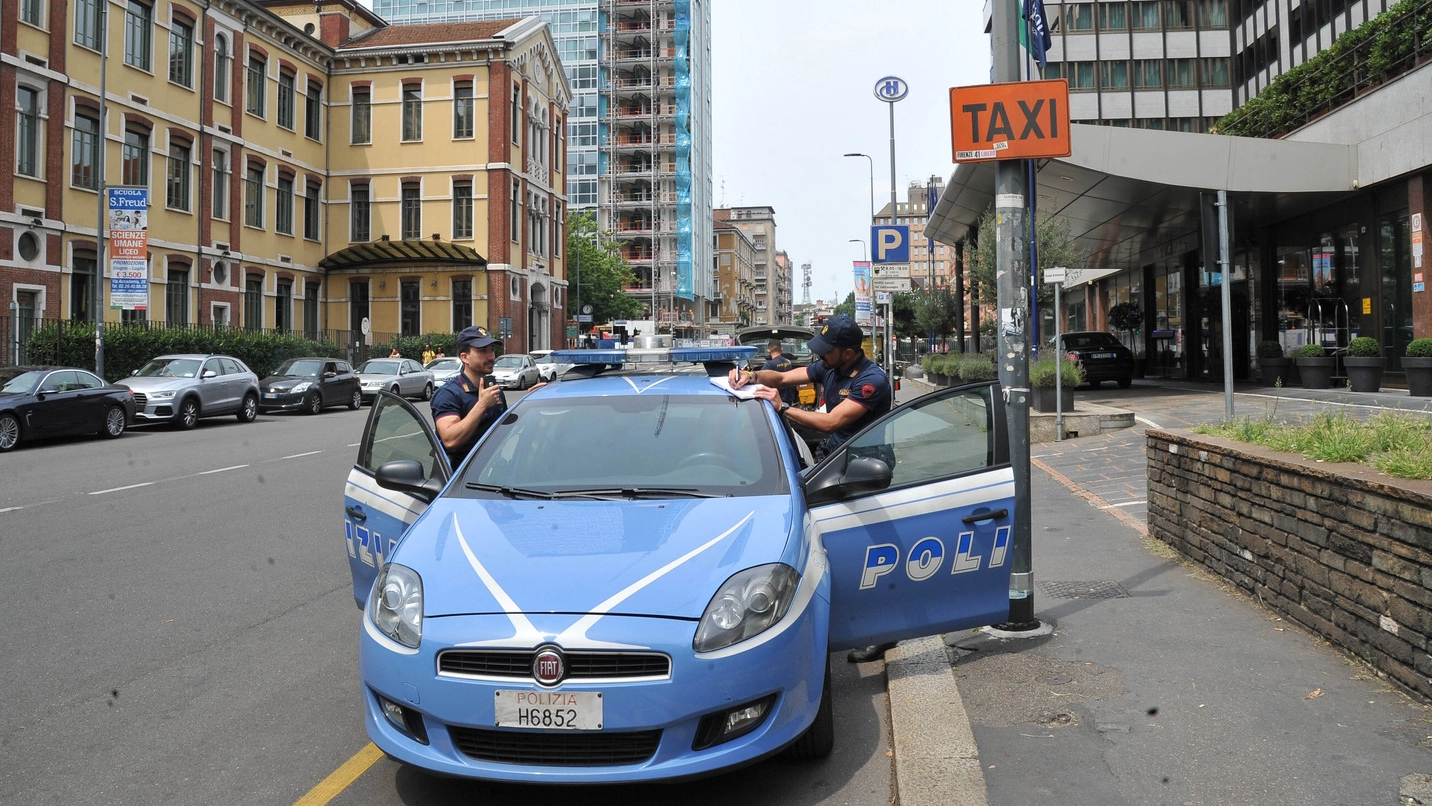 La polizia è intervenuta in via degli Andalò su segnalazione di un cittadino (Foto d’archivio Newpress)