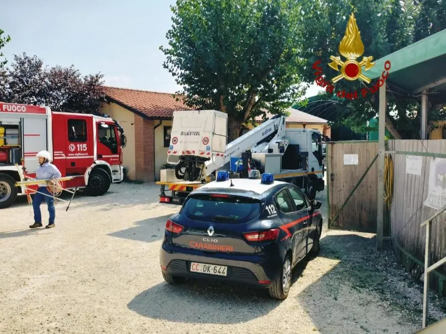 Muore folgorato sul silos: tragico incidente sul lavoro in un maneggio del Vicentino