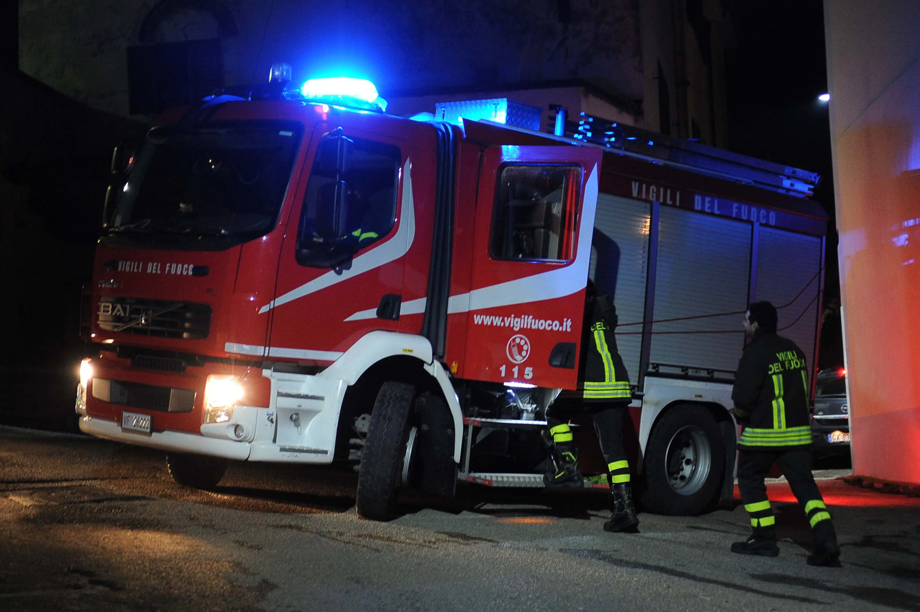 Incendio, condominio evacuato