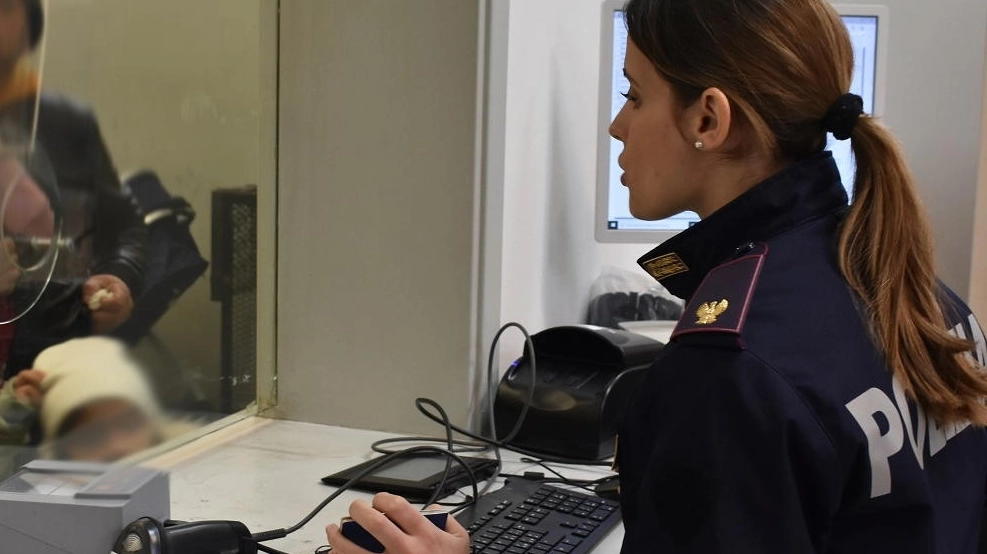 L'ufficio immigrazione della Questura ha scoperto la truffa ai danni dei migranti ucraini