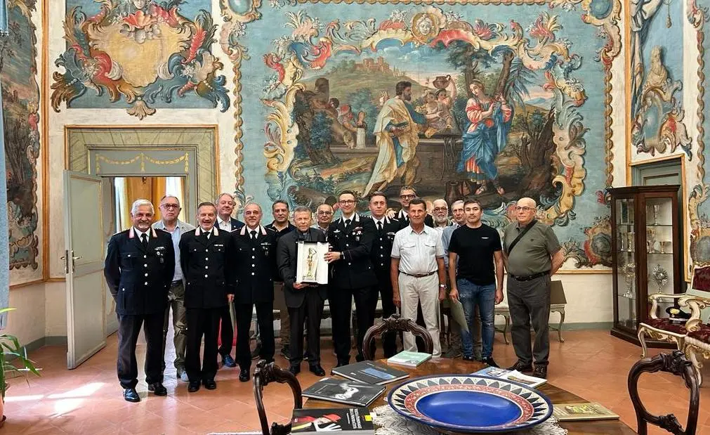 Il saluto dei carabinieri