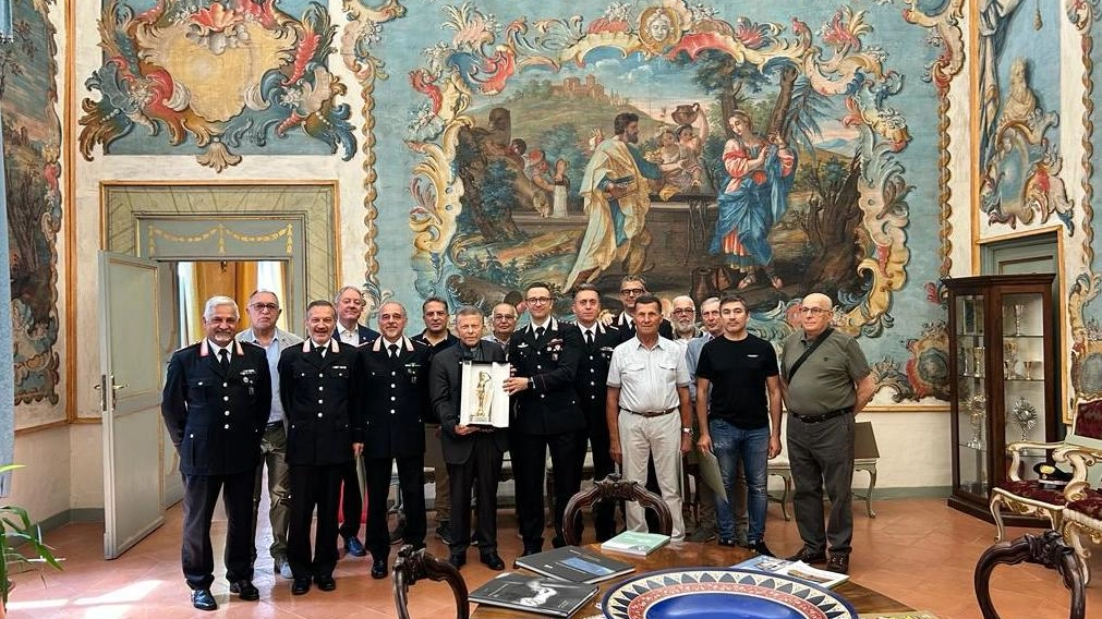 Il saluto dei carabinieri