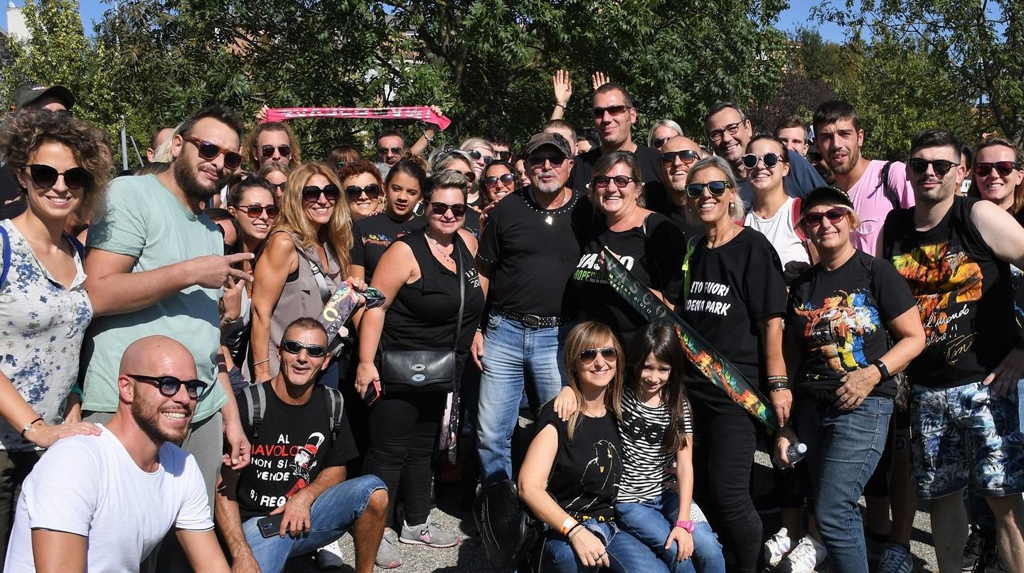 Al Modena Park Il Flash Mob Dei Fan Di Vasco Rossi