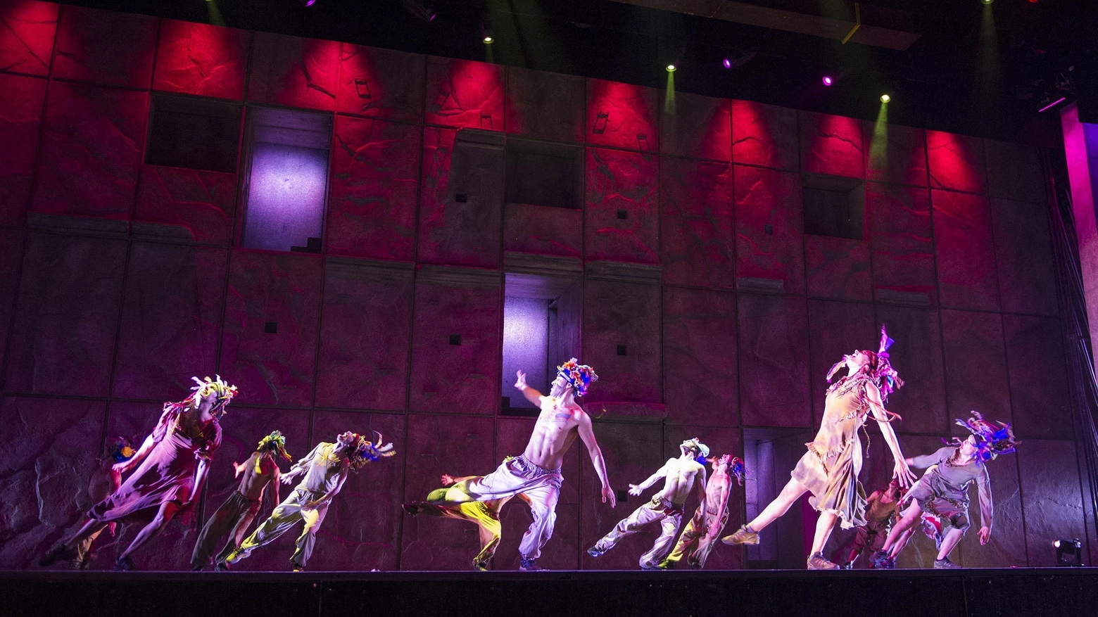 Un momento dello spettacolo teatrale 'Notre Dame de Paris' a Roma (foto Ansa)