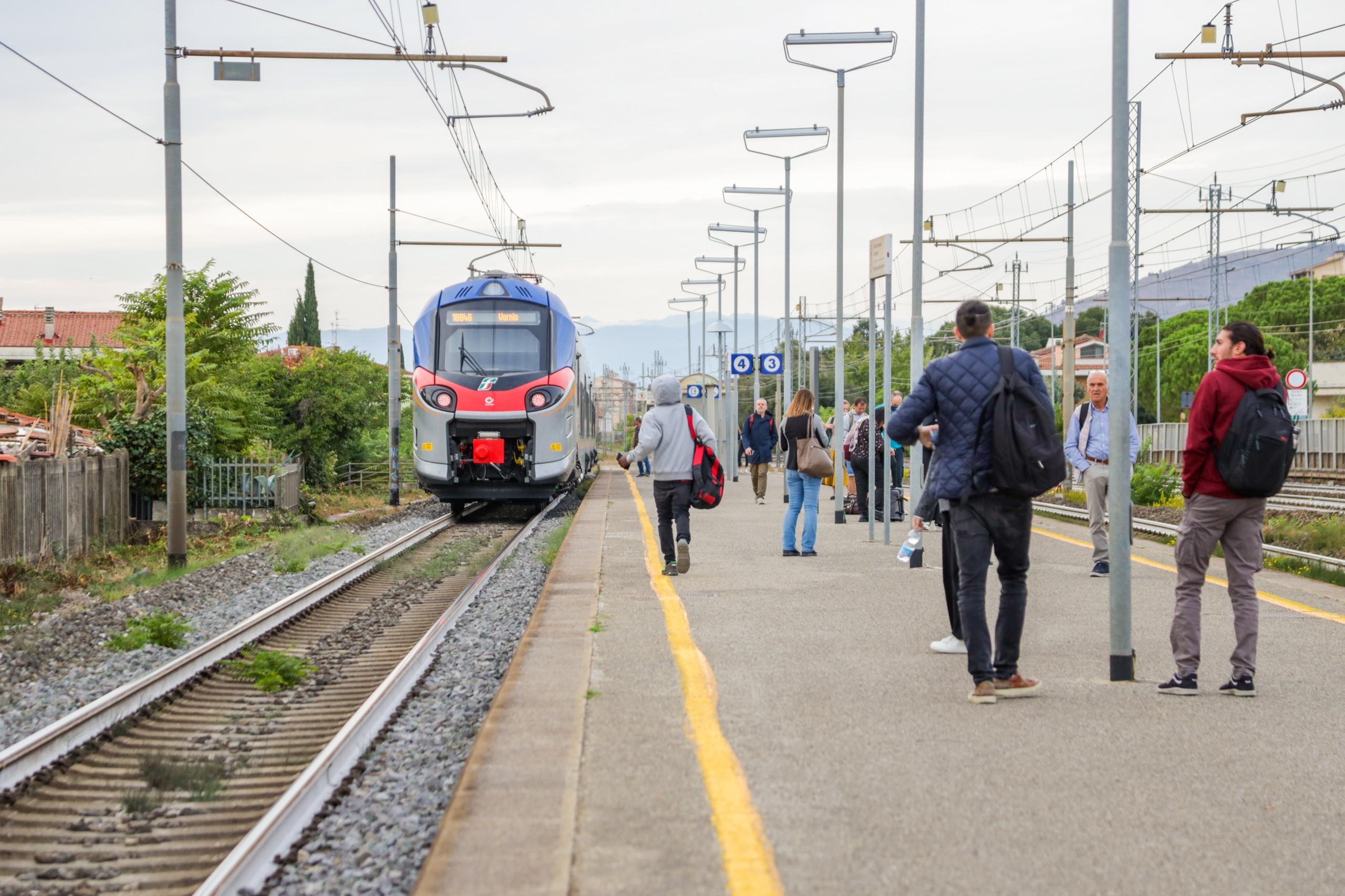 Sciopero Trasporti E Scuola 17 Novembre: Disagi E Polemiche Nelle Marche