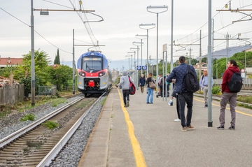 Sciopero trasporti e scuola 17 novembre: disagi e polemiche nelle Marche