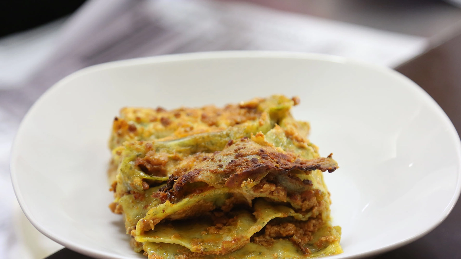 La lasagna, uno dei piatti della tradizione bolognese (foto Isolapress)