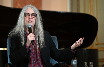 Patti Smith il 9 dicembre in Duomo a Modena: grandi successi, pace e solidarietà