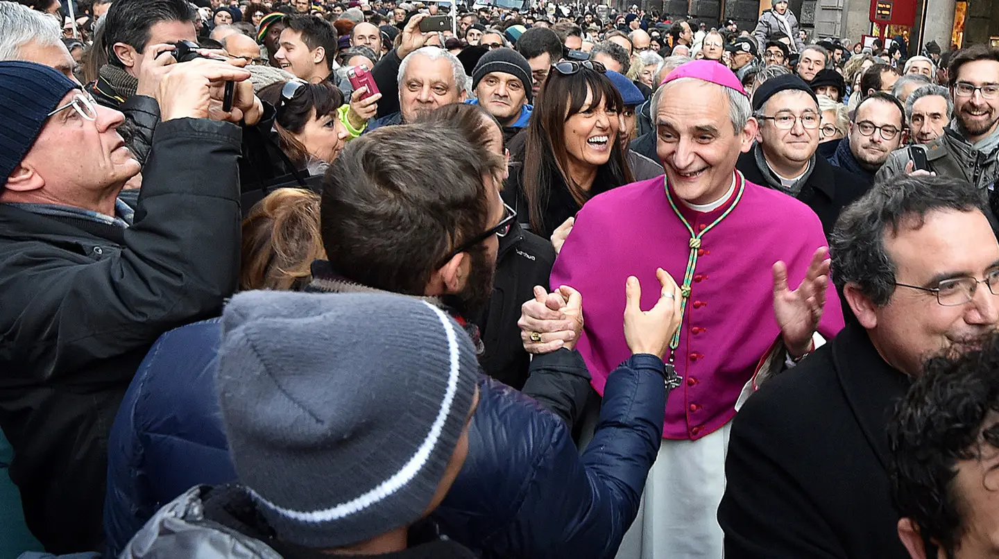 "Zuppi è uno di cuore", i fedeli abbracciano don Matteo