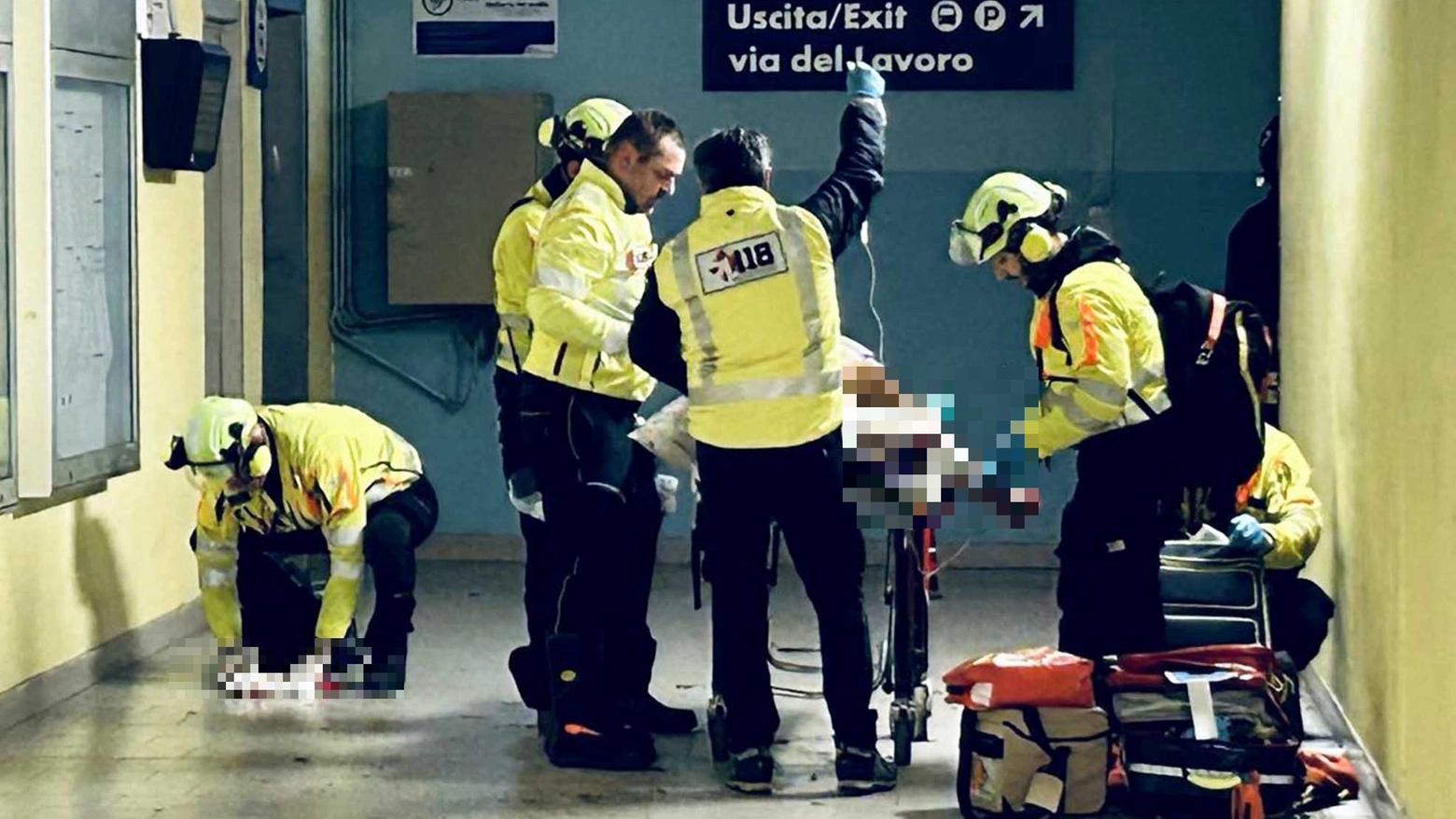 Incidente in stazione a Ferrara, un uomo è stato travolto da un treno e ha perso una gamba (foto Businesspress)