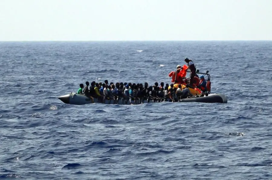 Migranti, le intercettazioni degli scafisti: "In caso di avaria buttateli a mare"