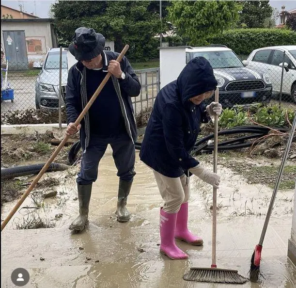 I genitori di Laura Pausini al lavoro