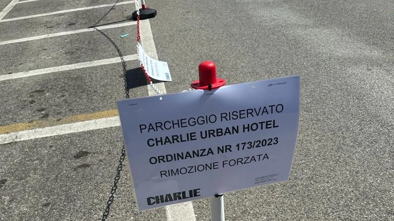 Spariti gli stalli degli scooter  Solo parcheggi per il Charlie