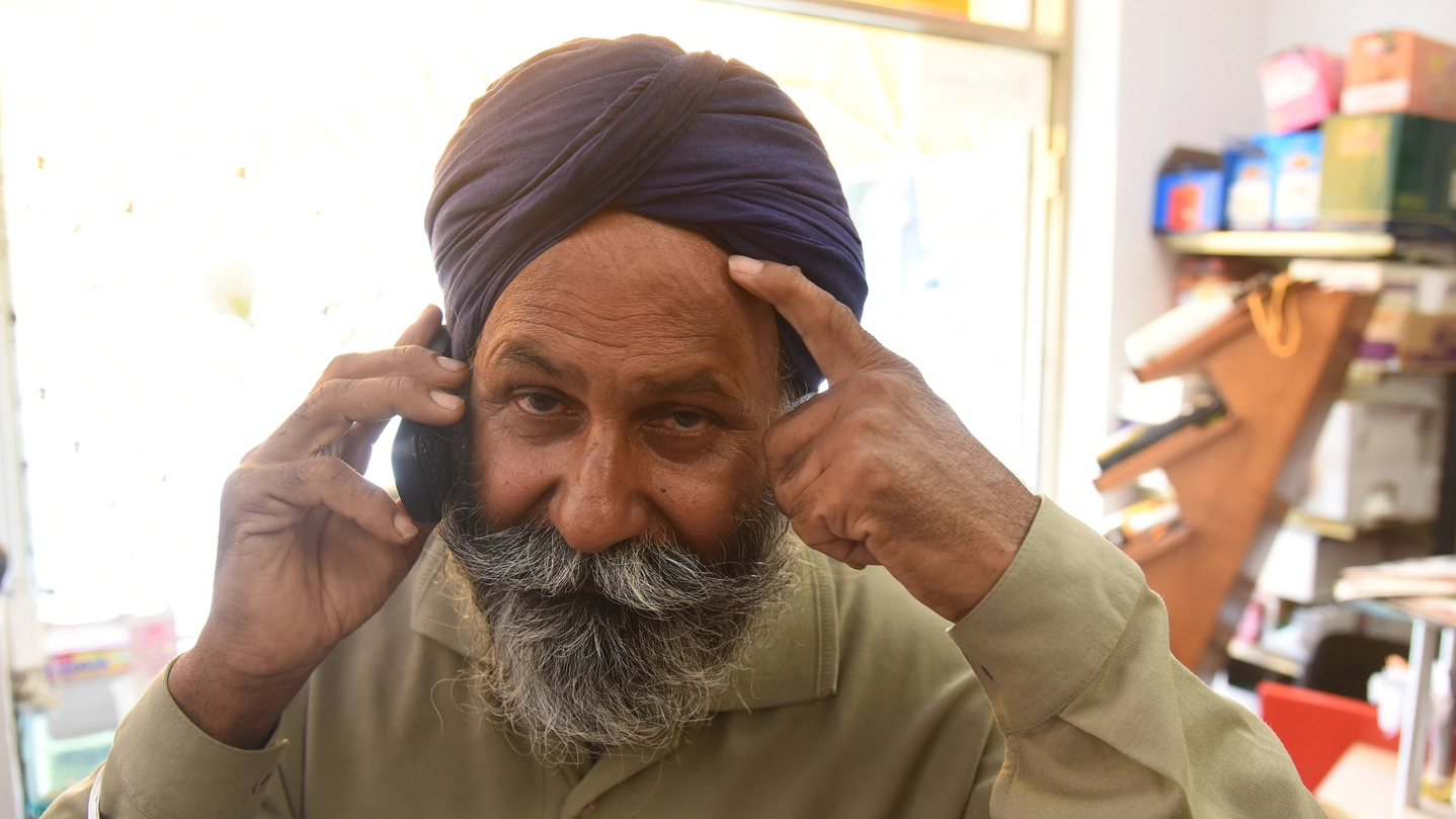 Il proprietario 55enne indiano  è stato colpito in testa da un casco