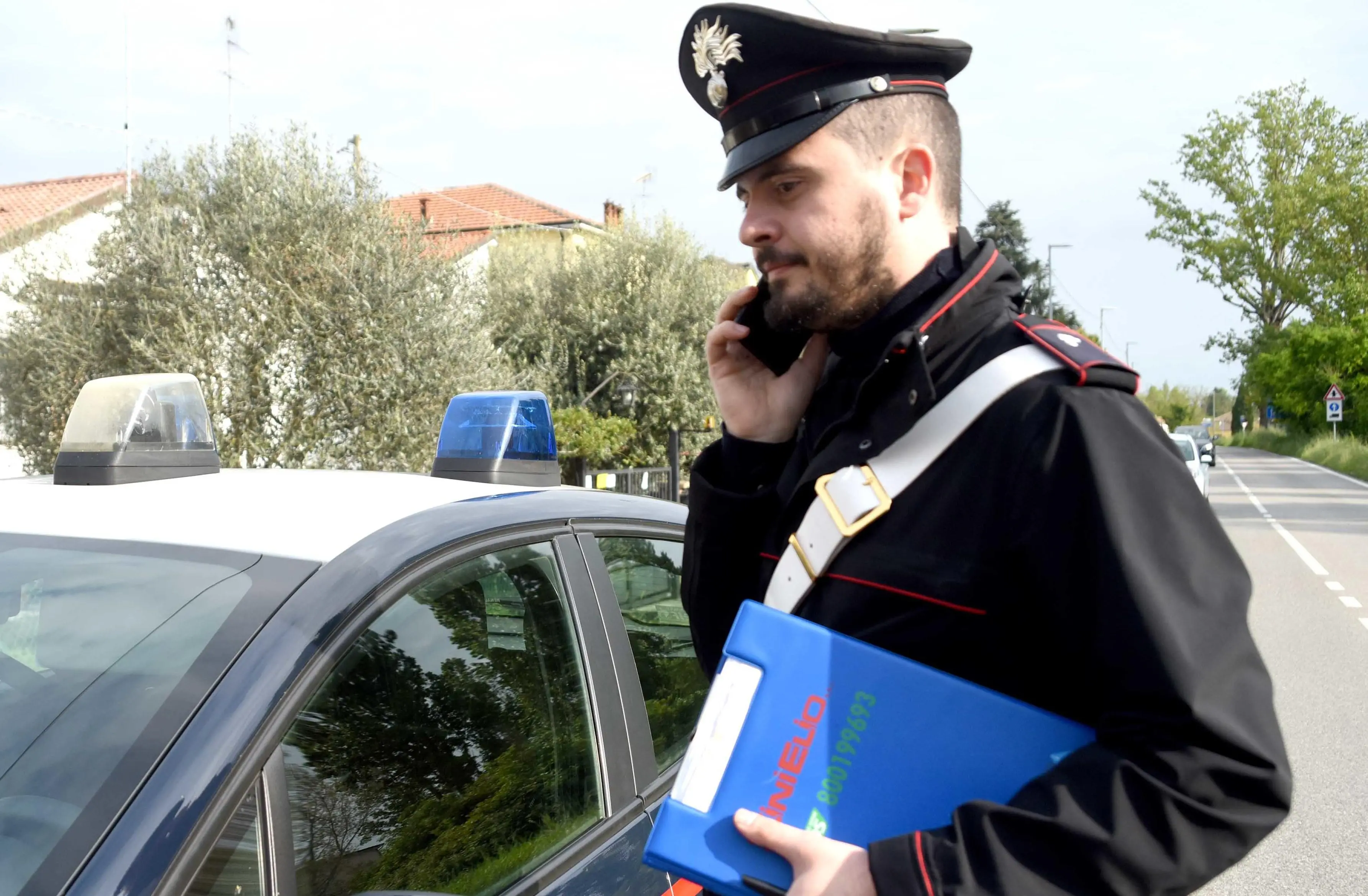 Sorpreso In Auto Con La Droga Pusher Arrestato Dai Carabinieri