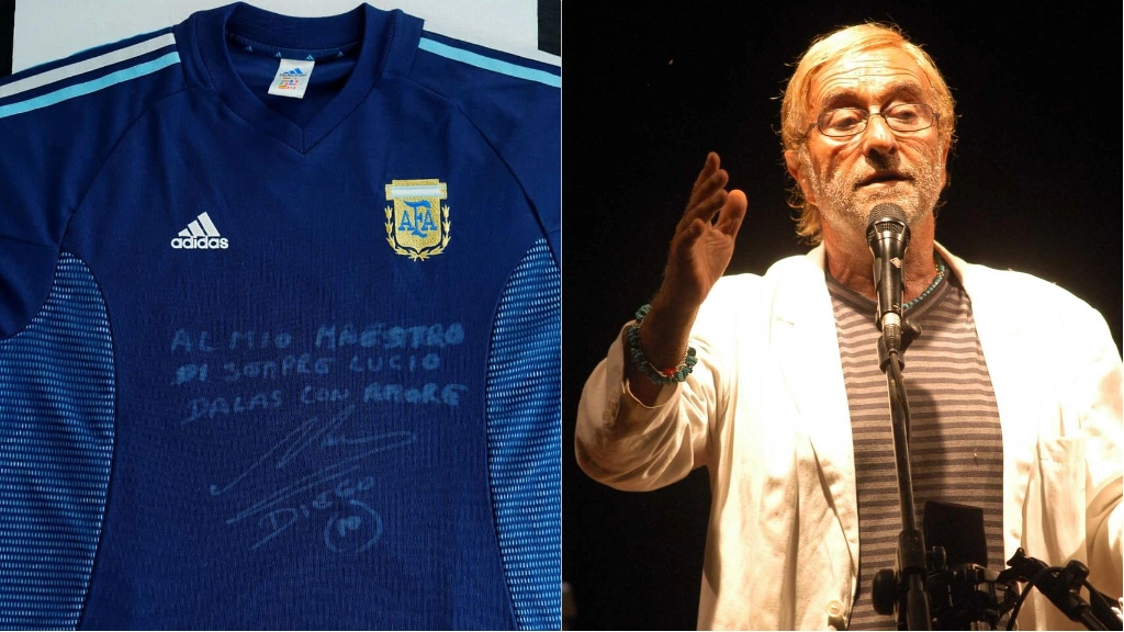 A sinistra, la maglia della nazionale argentina con dedica di Maradona donata all’artista. A destra, Lucio Dalla