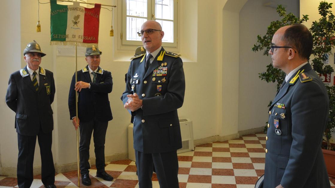 Il comandante regionale in visita alla caserma. Elogi per l’impegno