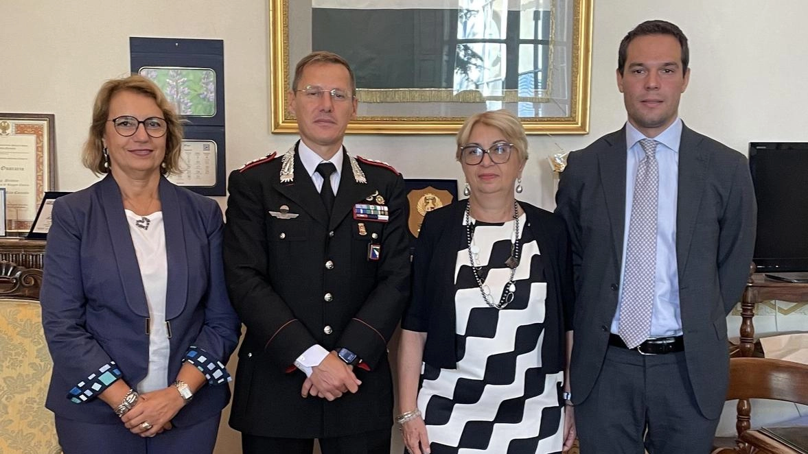 Ieri mattina il saluto in prefettura fra il colonnello dei carabinieri Andrea Milani e il prefetto Maria Rita Cocciufa