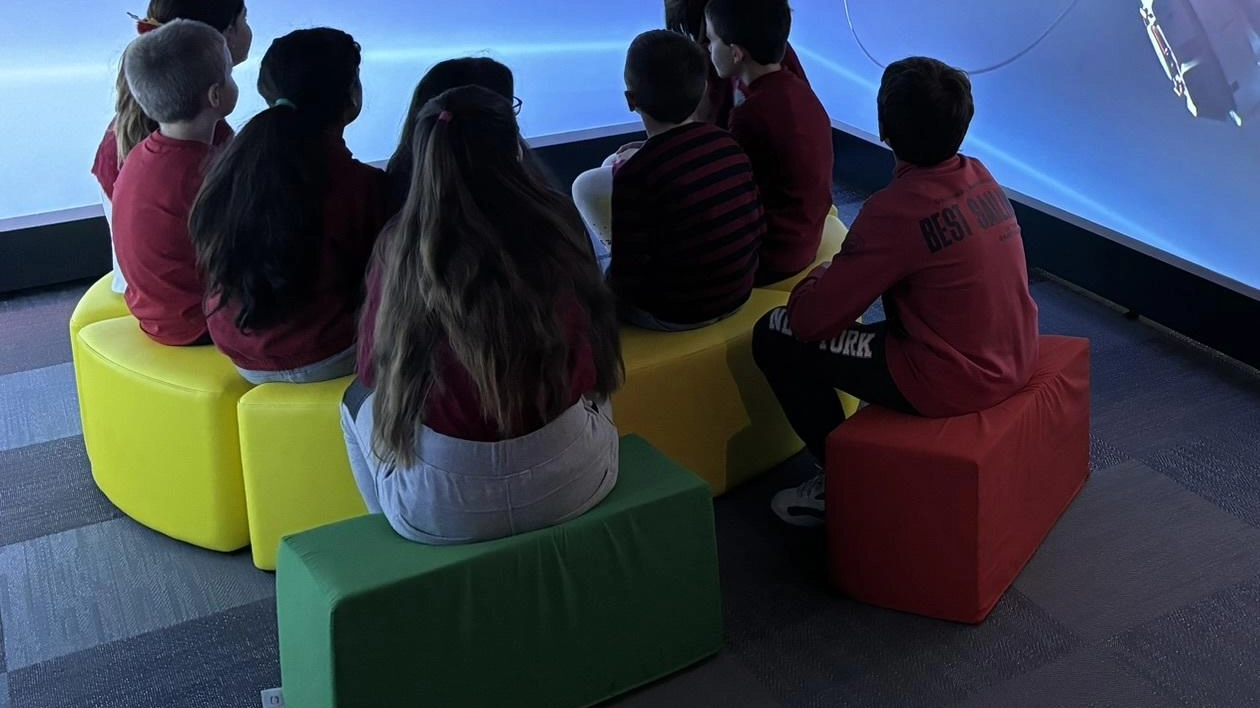 Un’aula immersiva con il sostegno di Ferrari: "Sviluppa la curiosità e l’interesse dei bimbi"