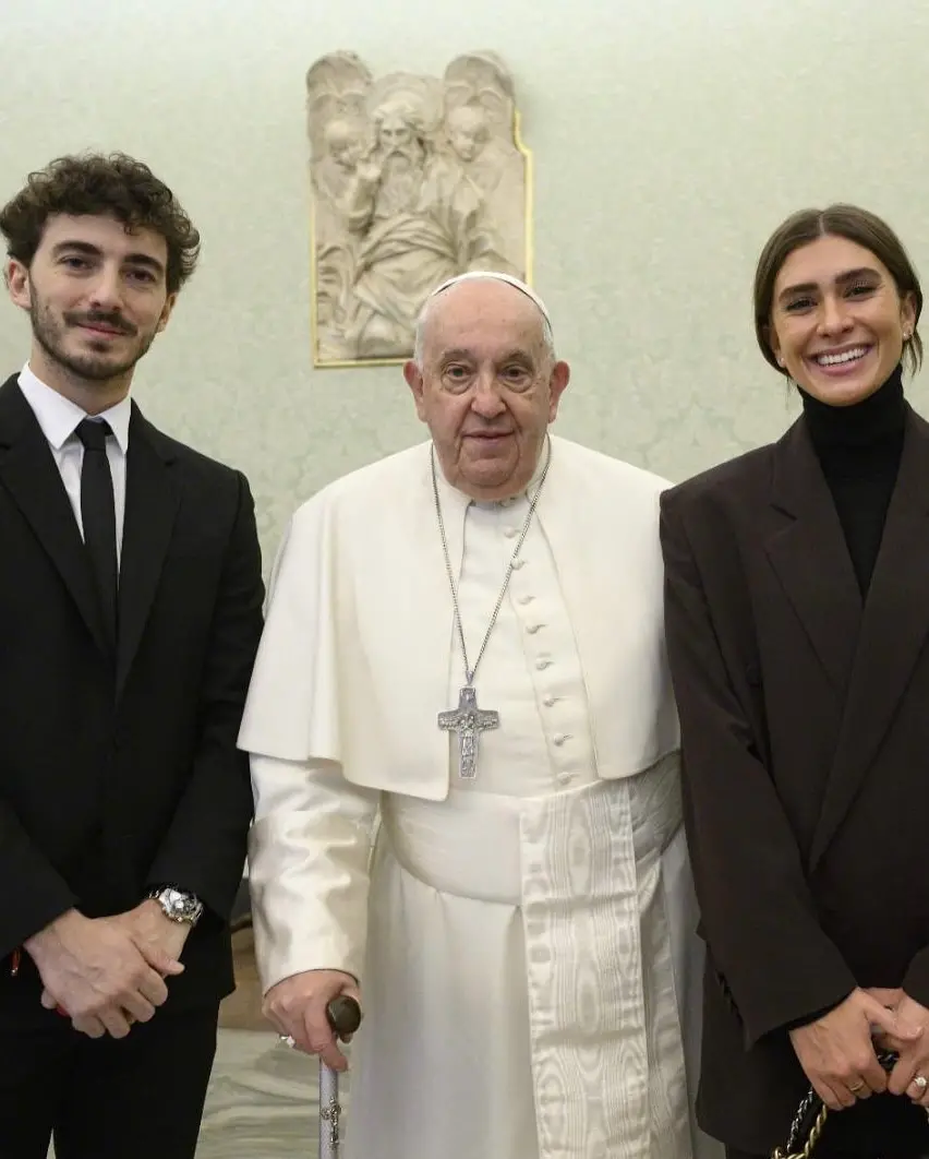 Pecco Bagnaia con la moglie Domizia dal Papa: “Grande onore ed emozione”