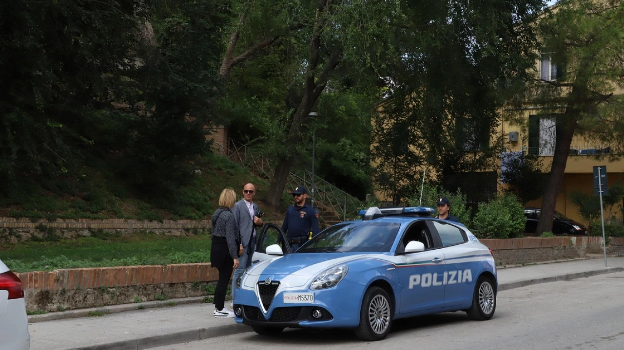 Insulti, minacce e botte: subito il braccialetto