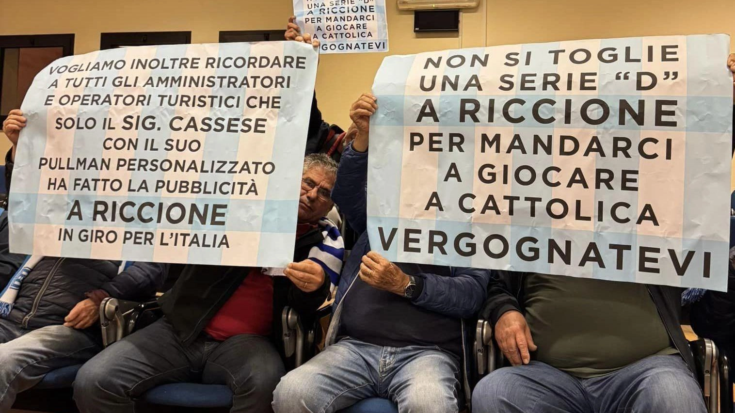 Stadio, la protesta dei tifosi arriva in consiglio