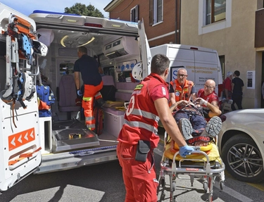 Resta in prognosi riservata l’operaio caduto da un soppalco