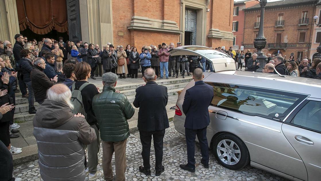 Centinaia per Bacchilega : "Ci hai dato voglia di vivere"