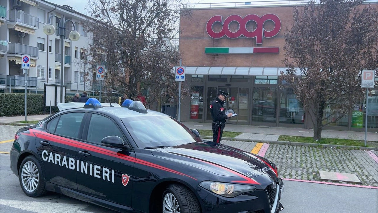 I carabinieri sventano il colpo alla Coop di Anzola Emilia, il 27enne arrestato aveva con sé anche una mannaia