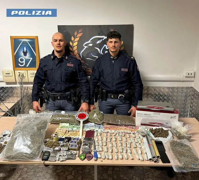 Nasconde in casa oltre 4 chili di droga, 28enne finisce in manette