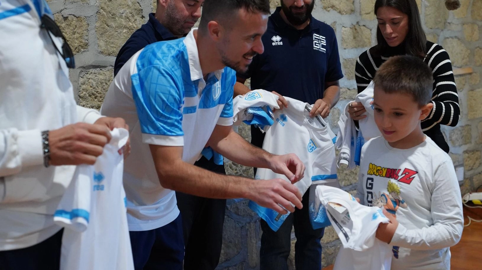 Maglie della Nazionale e invito allo stadio per gli alunni delle scuole elementari