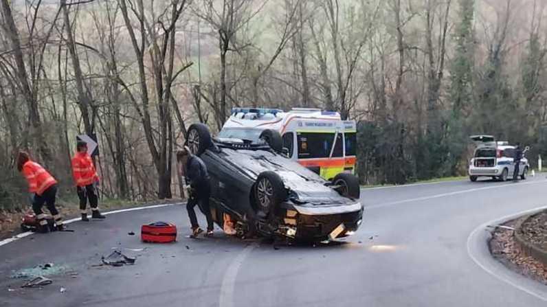 Schianto tra auto, due feriti gravissimi