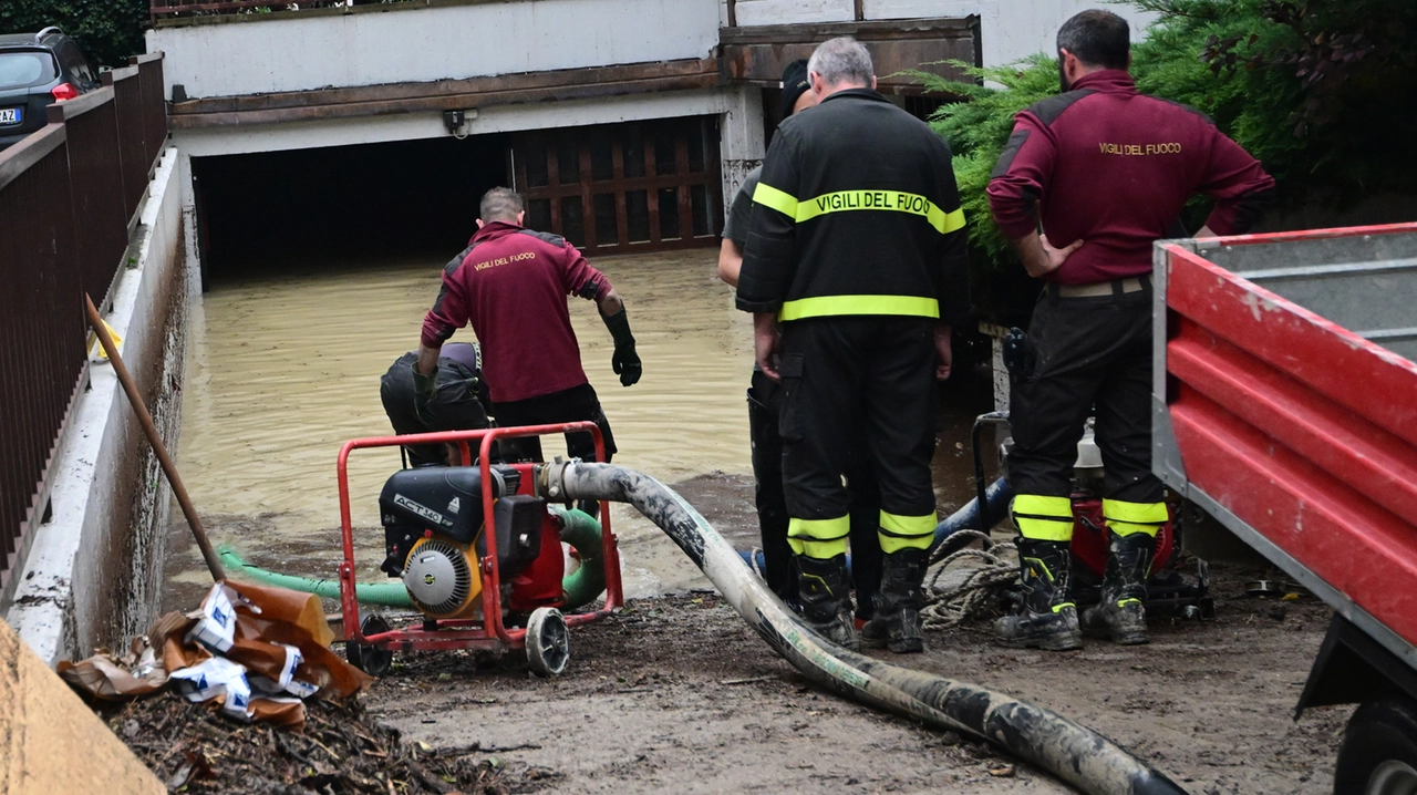 I vigili del fuoco hanno dovuto gestire centinaia di interventi dopo l’alluvione che ha colpito la città di Bologna il 19 ottobre