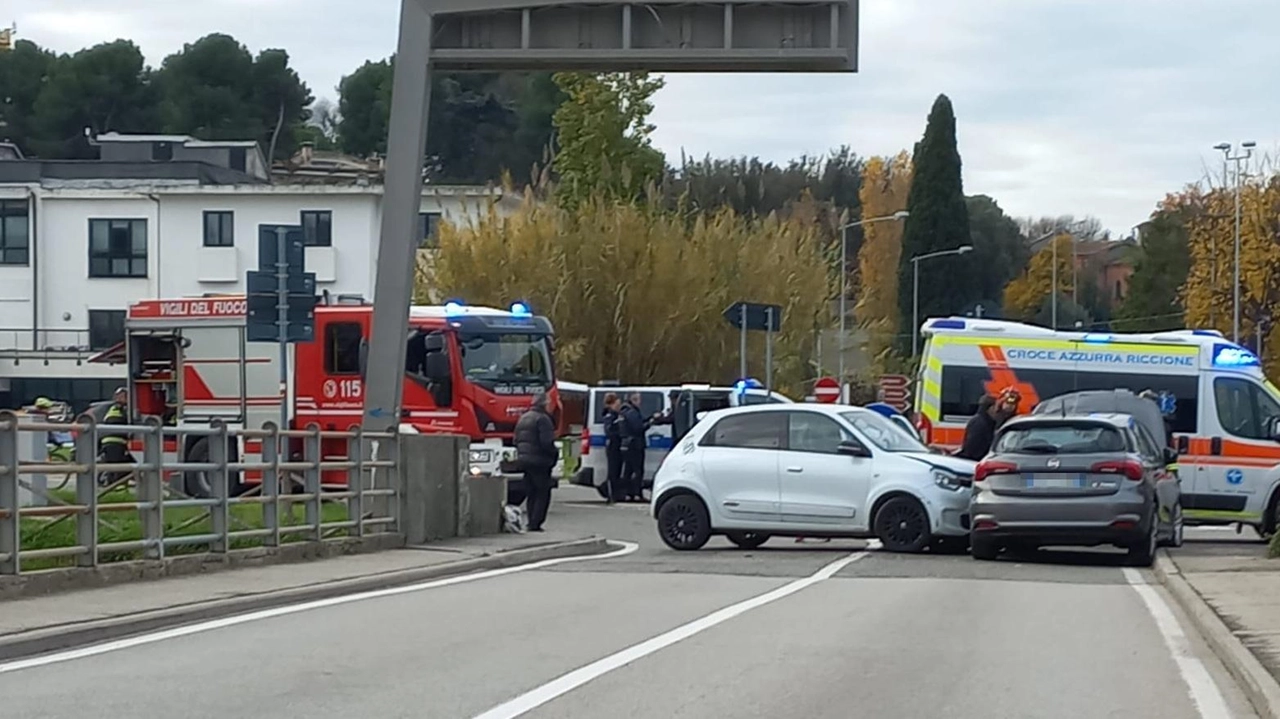 È stata una mattinata di passione quella trascorsa ieri dalle 9.30 tra la Statale 16 e via Covignano....