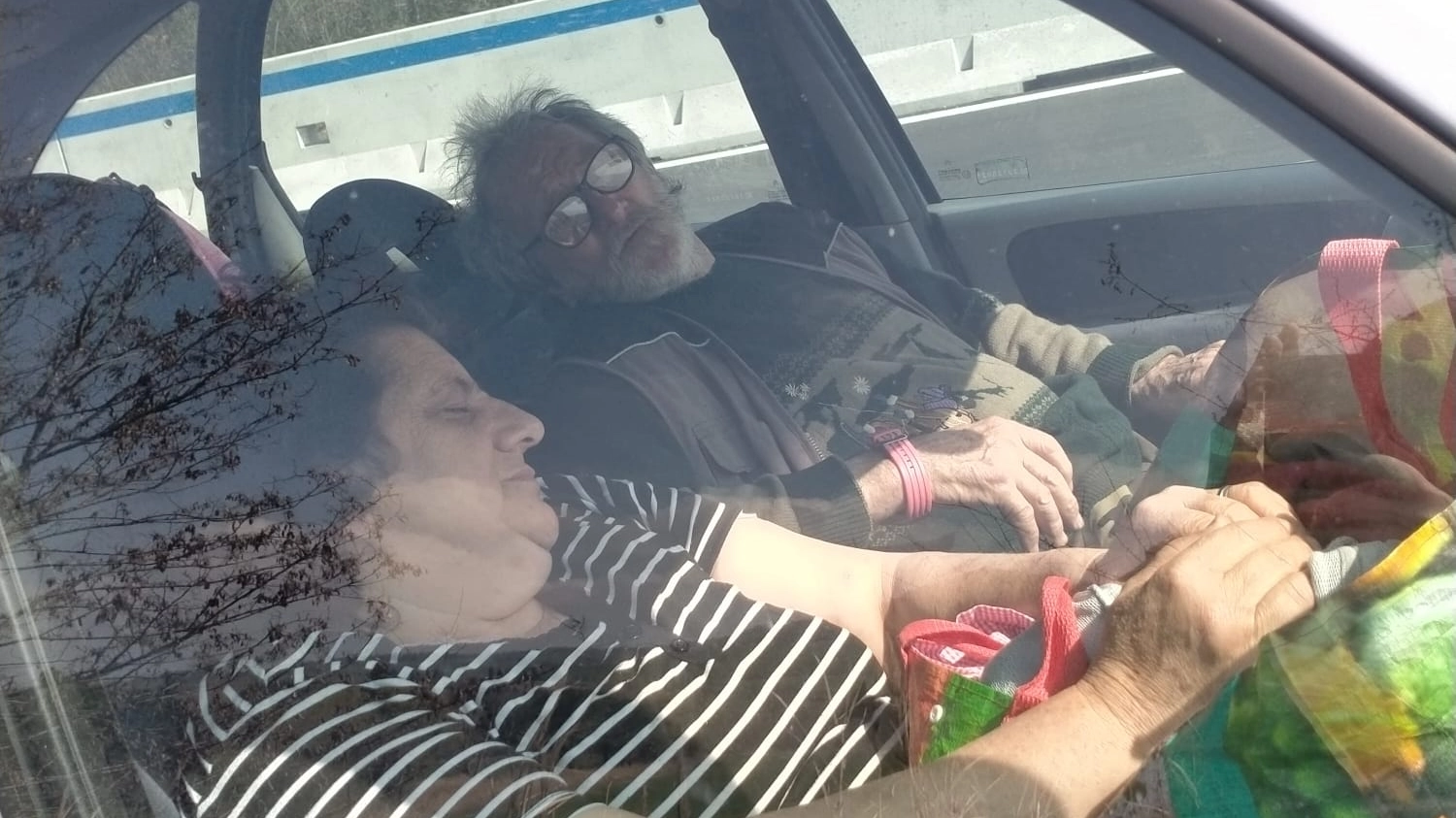 Marito e moglie sfrattati dormono in auto