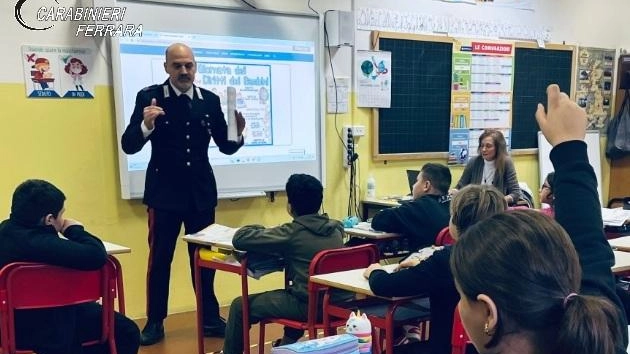 I Carabinieri di Massa Fiscaglia sensibilizzano i bambini sui diritti e il bullismo in occasione del World Children’s Day. Incontri continueranno nelle scuole.