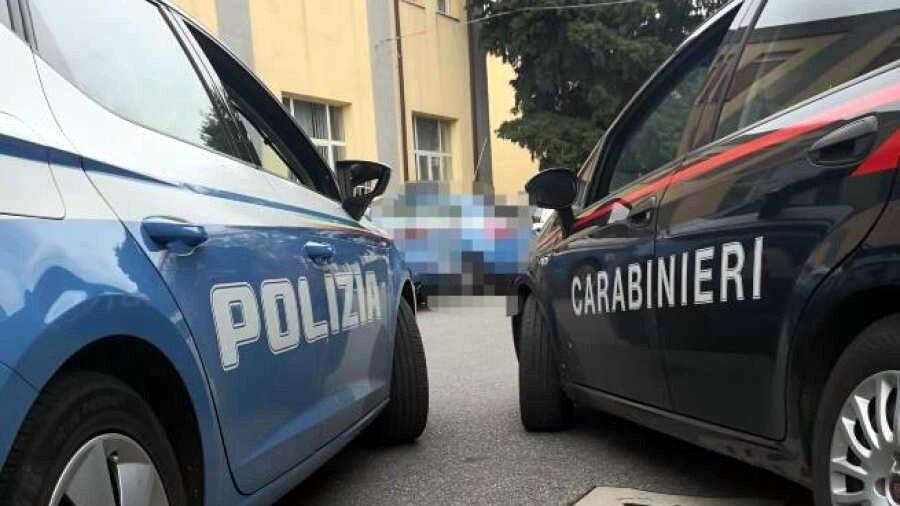 Arrestato da carabinieri e polizia. Sequestra la ex, la chiude in casa e la minaccia con un machete