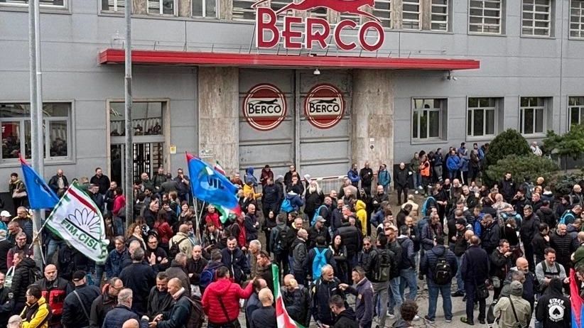 La protesta davanti a Berco