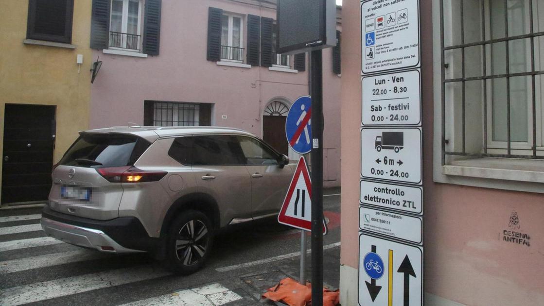 Comune, giro di vite sulle ztl: "Accesso ridotto alle automobili e altre telecamere ai varchi"