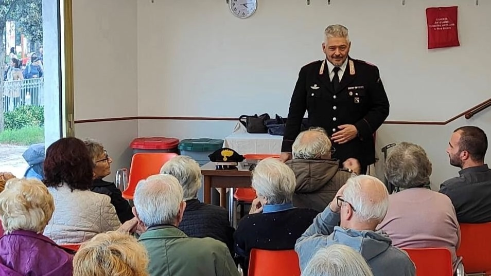 Allarme truffe agli anziani. Il tour dei carabinieri nelle parrocchie cesenati