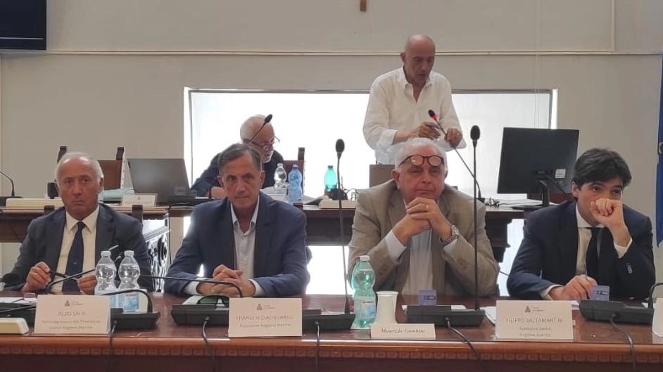 Gambini con Acquaroli e Saltamartini ad una Conferenza dei sindaci