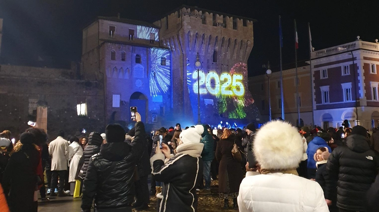 Il bilancio di previsione 2025-2027 del Comune di Lugo. Nella foto la festa per l’arrivo del nuovo anno