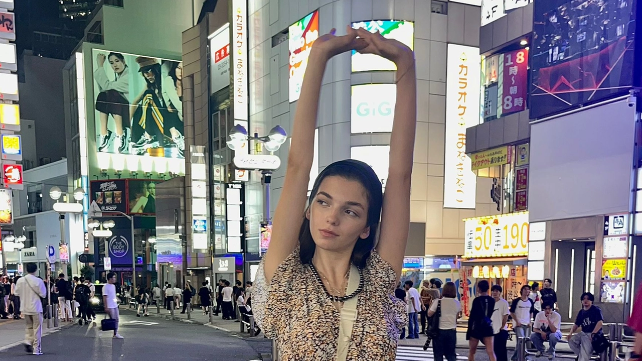 Adelaide a Tokyo, fa la modella 'petit'