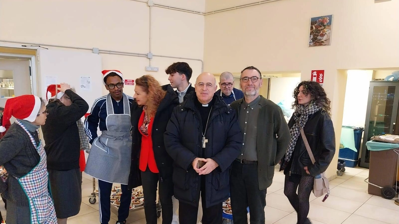 Anche il Vescovo, monsignor Spina e l’assessore ai servizi sociali del Comune, Manuela Caucci hanno lanciato messaggi di solidarietà e di speranza. Grande ed encomiabile il lavoro dei volontari.