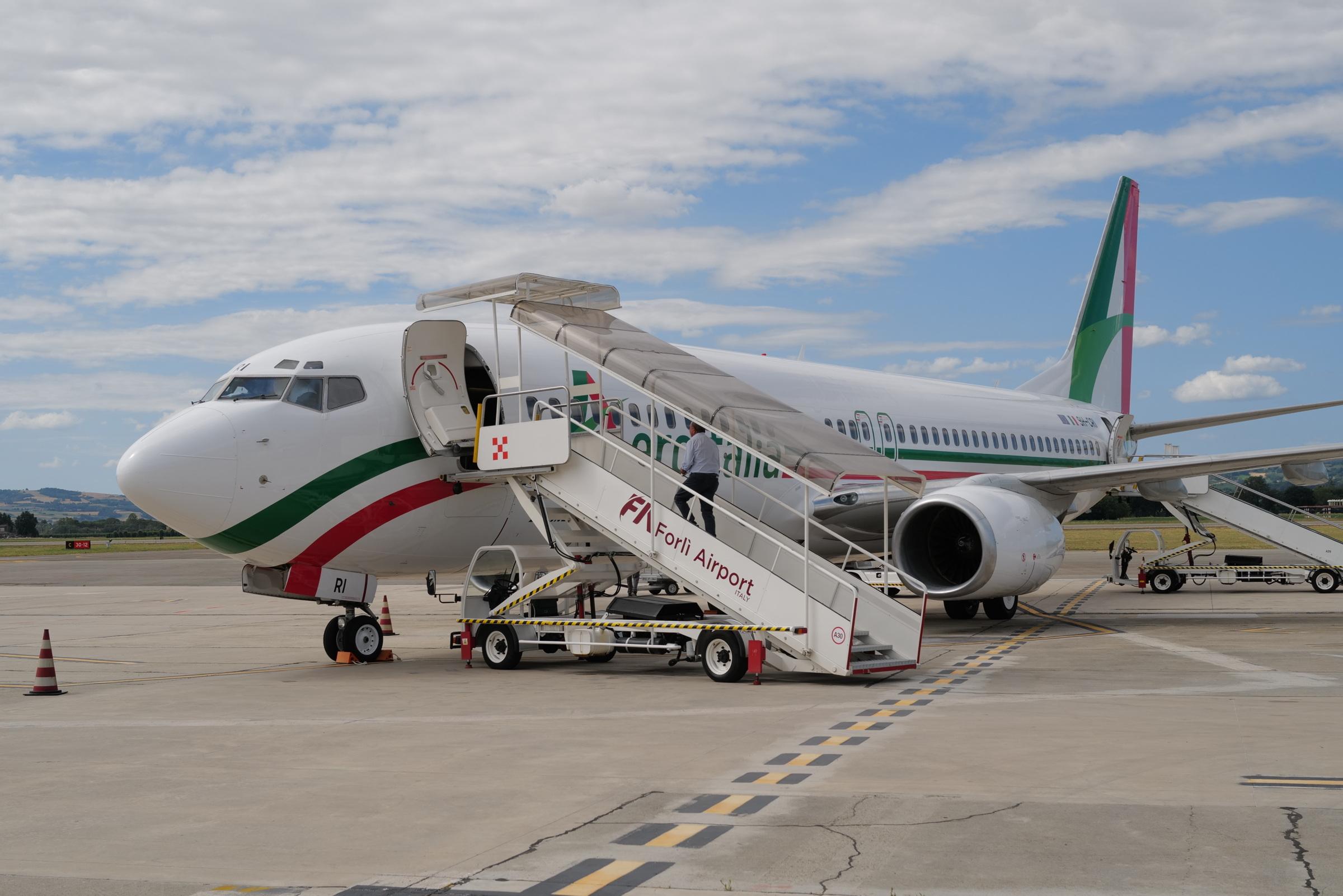 Il futuro dell’aeroporto di Forlì: “In un anno 130mila passeggeri, preoccupati per i lavoratori”