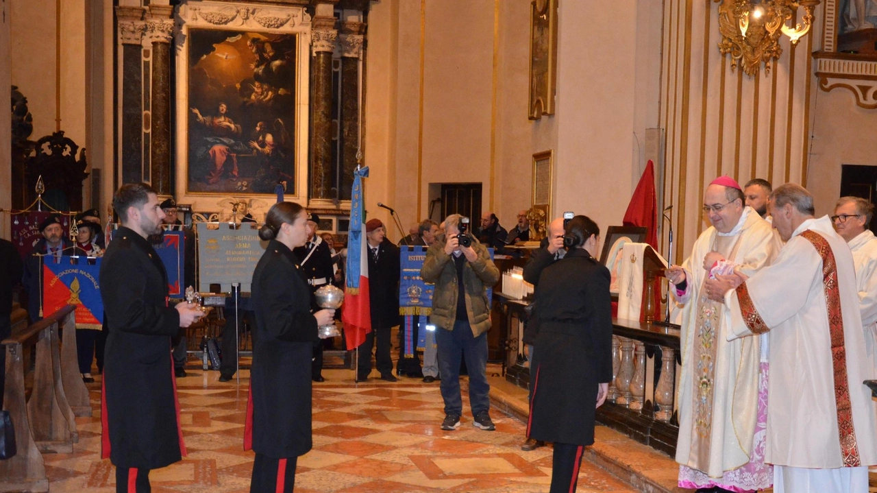 Ieri mattina la celebrazione religiosa con il vescovo Giacomo Morandi. Presenti i cori della basilica e ’Harmony’, diretti da Luciana Contin.