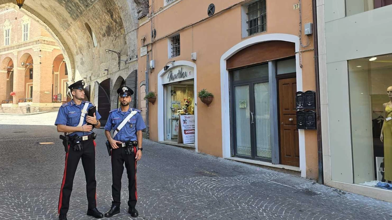 I carabinieri in centro a Fabriano