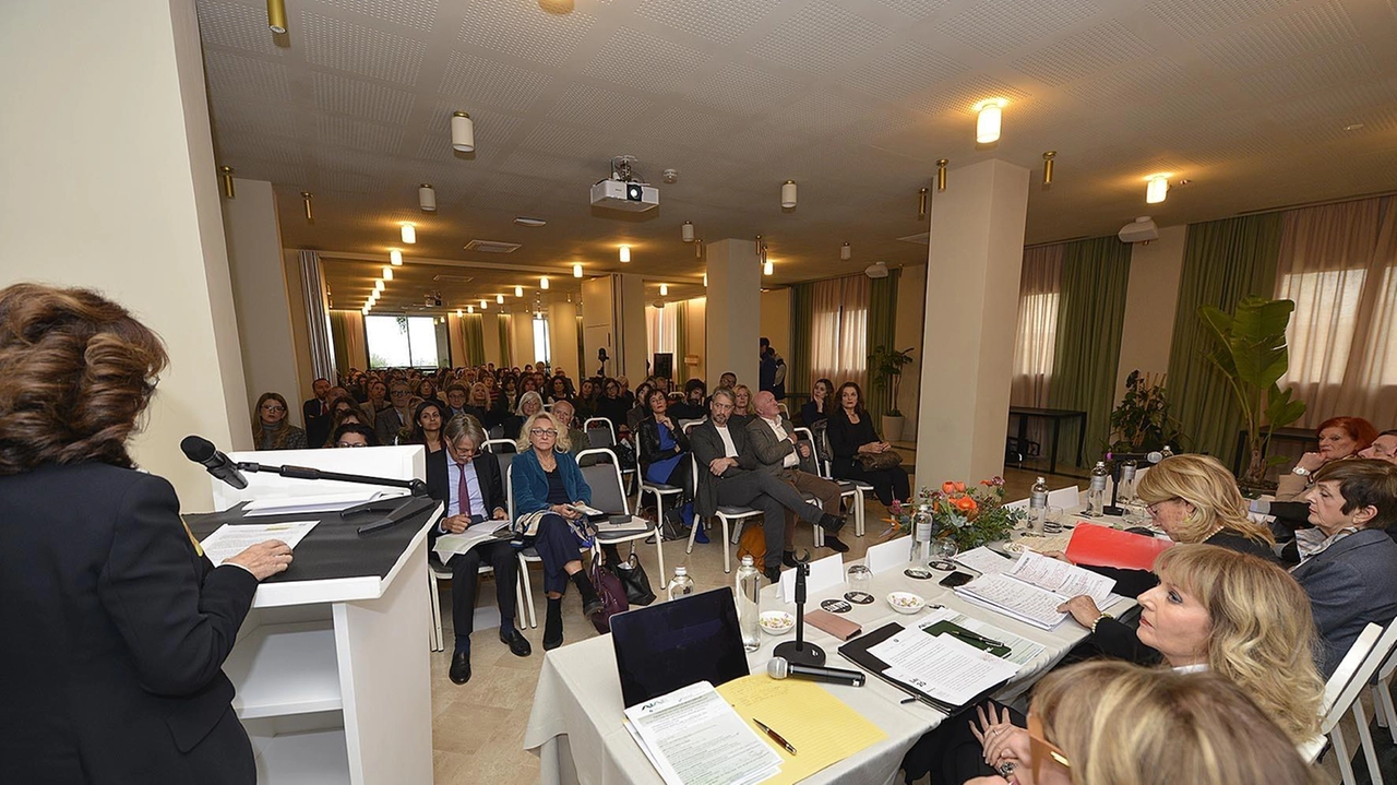 Un momento del convegno sulla violenza domestica svoltosi ieri al «Charlie»