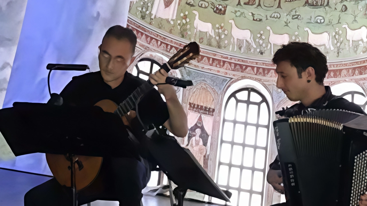 Il duo strumentale di fisarmonica e chitarra, composto da Raffaele Damen e Donato D'Antonio, si esibirà in un concerto gratuito a Castello di Riolunato, proponendo un viaggio musicale attraverso tre secoli di composizioni, da Pärt a Vivaldi. Entrambi i musicisti vantano una solida esperienza e riconoscimenti nel campo della musica classica e contemporanea.