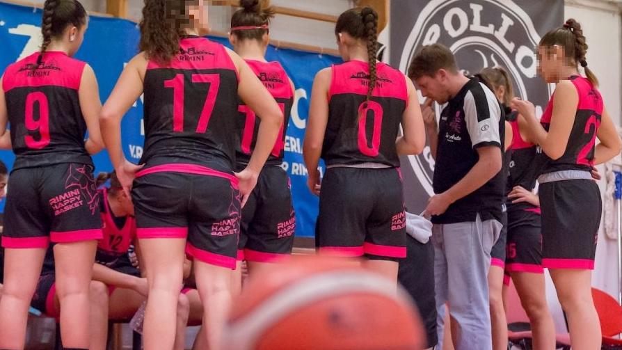 Insulti razzisti, Happy Basket Rimini: “Anche la mamma che ha insultato va protetta”